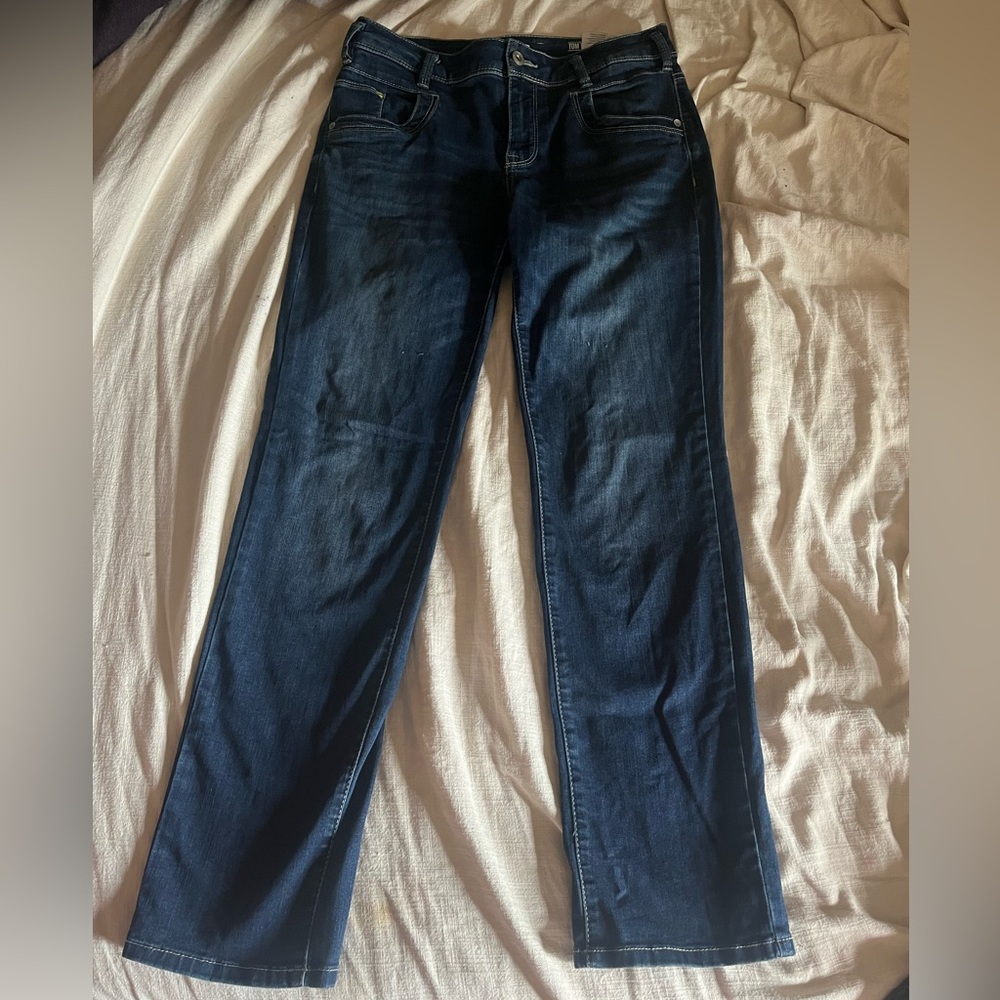 Dark blue jeans straight cut